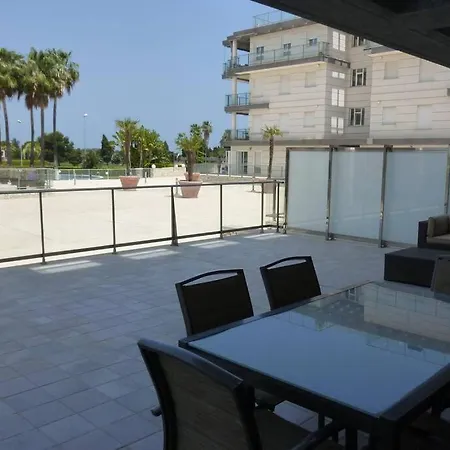 Apartamento Brisa De Mar En Nova, Junto A Met Y Golf